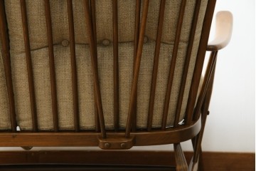 イギリスビンテージ　ERCOL(アーコール)　エバーグリーン　曲げ木のフレームが目を惹くハイバック2人掛けソファ　定価約72万円　(R-082849)