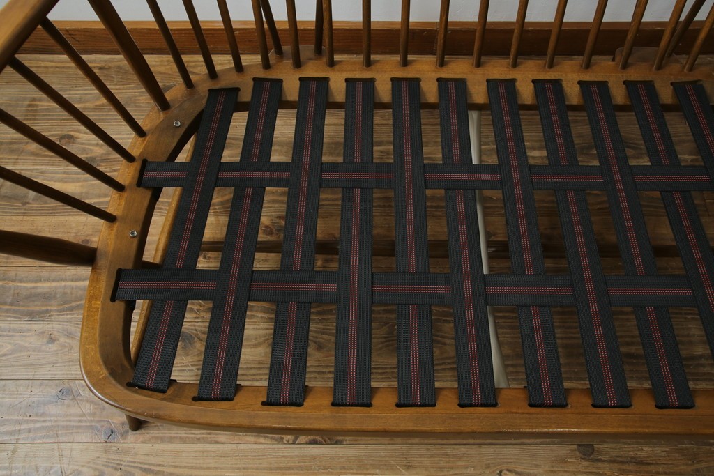 イギリスビンテージ　ERCOL(アーコール)　エバーグリーン　曲げ木のフレームが目を惹くハイバック2人掛けソファ　定価約72万円　(R-082849)