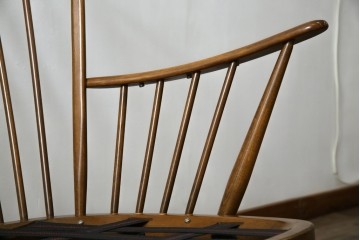 イギリスビンテージ　ERCOL(アーコール)　エバーグリーン　曲げ木のフレームが目を惹くハイバック2人掛けソファ　定価約72万円　(R-082849)