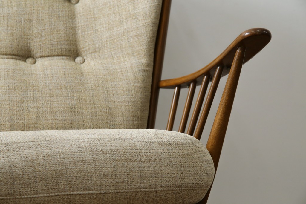 イギリスビンテージ　ERCOL(アーコール)　エバーグリーン　曲げ木のフレームが目を惹くハイバック2人掛けソファ　定価約72万円　(R-082849)