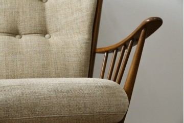 イギリスビンテージ　ERCOL(アーコール)　エバーグリーン　曲げ木のフレームが目を惹くハイバック2人掛けソファ　定価約72万円　(R-082849)