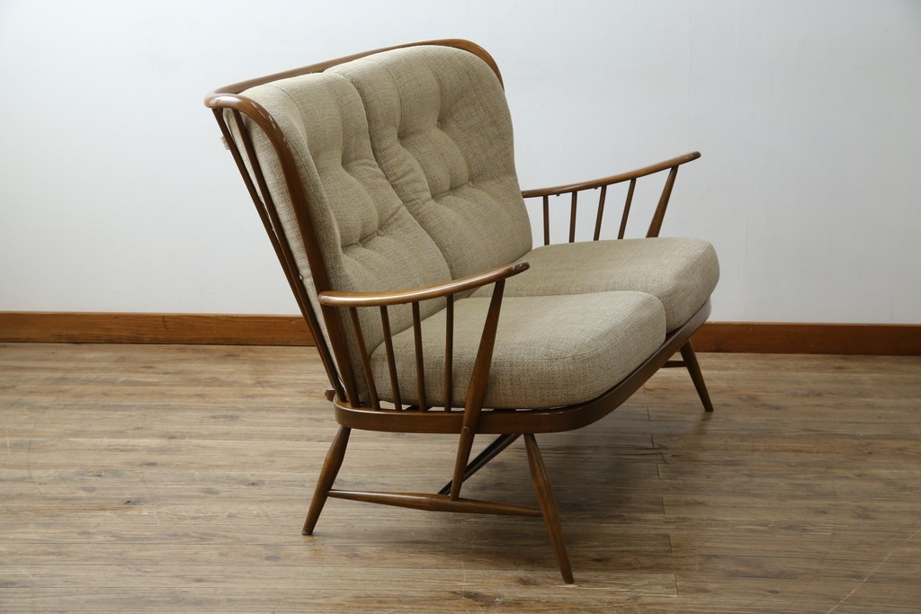 イギリスビンテージ　ERCOL(アーコール)　エバーグリーン　曲げ木のフレームが目を惹くハイバック2人掛けソファ　定価約72万円　(R-082849)