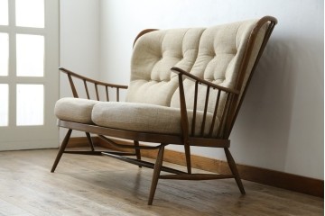イギリスビンテージ　ERCOL(アーコール)　エバーグリーン　曲げ木のフレームが目を惹くハイバック2人掛けソファ　定価約72万円　(R-082849)