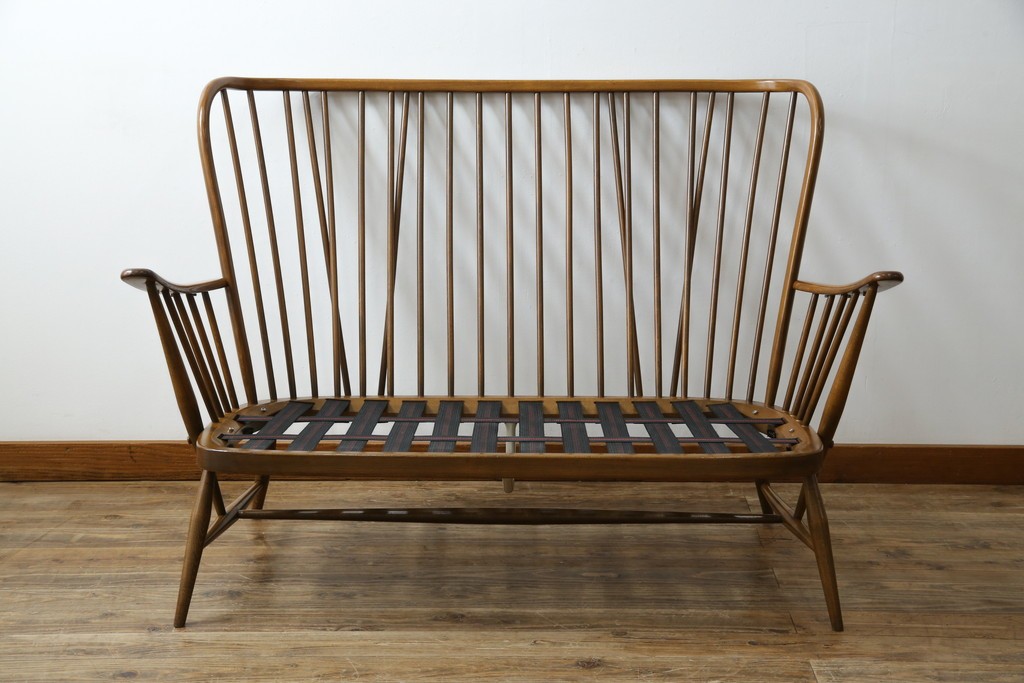 イギリスビンテージ　ERCOL(アーコール)　エバーグリーン　曲げ木のフレームが目を惹くハイバック2人掛けソファ　定価約72万円　(R-082849)