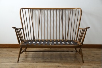 イギリスビンテージ　ERCOL(アーコール)　エバーグリーン　曲げ木のフレームが目を惹くハイバック2人掛けソファ　定価約72万円　(R-082849)