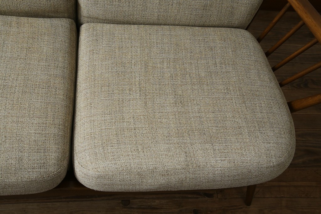 イギリスビンテージ　ERCOL(アーコール)　エバーグリーン　曲げ木のフレームが目を惹くハイバック2人掛けソファ　定価約72万円　(R-082849)