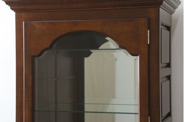 中古　特注品　松本民芸家具　シックな佇まいのキュリオケース(キャビネット、陳列棚、飾り棚、ガラスケース、コレクションケース、店舗什器)(R-082850)