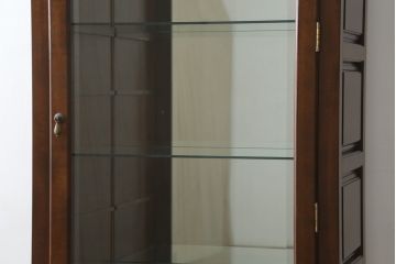 中古　特注品　松本民芸家具　シックな佇まいのキュリオケース(キャビネット、陳列棚、飾り棚、ガラスケース、コレクションケース、店舗什器)(R-082850)