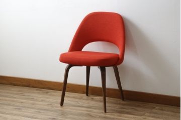 中古　美品　Knoll(ノル)　Saarinen Collection Conference Arm Chair(サーリネン コレクション カンファレンス アームチェア) 鮮やかな赤が印象的なアームチェア(椅子、イス)(定価約36万円)(R-082851)