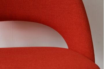 中古　美品　Knoll(ノル)　Saarinen Collection Conference Arm Chair(サーリネン コレクション カンファレンス アームチェア) 鮮やかな赤が印象的なアームチェア(椅子、イス)(定価約36万円)(R-082851)