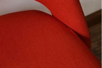 中古　美品　Knoll(ノル)　Saarinen Collection Conference Arm Chair(サーリネン コレクション カンファレンス アームチェア) 鮮やかな赤が印象的なアームチェア(椅子、イス)(定価約36万円)(R-082851)