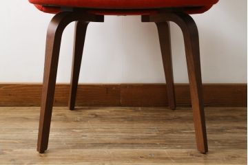 中古　美品　Knoll(ノル)　Saarinen Collection Conference Arm Chair(サーリネン コレクション カンファレンス アームチェア) 鮮やかな赤が印象的なアームチェア(椅子、イス)(定価約36万円)(R-082851)