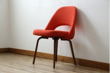 中古　美品　Knoll(ノル)　Saarinen Collection Conference Chair(サーリネン コレクション カンファレンスチェア)　 鮮やかな赤が印象的なアームレスチェア　定価約36万円相当　(R-082851)