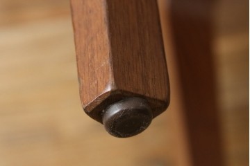 中古　美品　Knoll(ノル)　Saarinen Collection Conference Chair(サーリネン コレクション カンファレンスチェア)　 鮮やかな赤が印象的なアームレスチェア　定価約36万円相当　(R-082851)