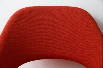 中古　美品　Knoll(ノル)　Saarinen Collection Conference Chair(サーリネン コレクション カンファレンスチェア)　 鮮やかな赤が印象的なアームレスチェア　定価約36万円相当　(R-082851)