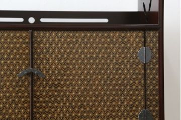 中古　美品　高級品!!　伝統工芸　箱根細工(寄木細工)　麻の葉文様が美しい茶棚(茶箪笥、茶タンス、収納棚、飾り棚、戸棚、サイドボード)(定価推定約60万円)(R-082852)