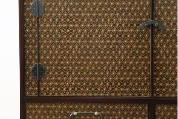 中古　美品　高級品!!　伝統工芸　箱根細工(寄木細工)　麻の葉文様が美しい茶棚(茶箪笥、茶タンス、収納棚、飾り棚、戸棚、サイドボード)(定価推定約60万円)(R-082852)