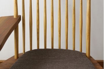和製ヴィンテージ　ジョージナカシマ　桜製作所　LOUNGE ARM(ラウンジアーム)　One Arm(ワンアーム、片肘)　CN103　クッション付き　モダンに洗練された右アーム付きラウンジチェア(ジョージ・ナカシマ、アームチェア、イス、椅子、板座チェア、ビンテージ)(R-082853)