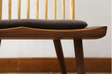 和製ヴィンテージ　ジョージナカシマ　桜製作所　LOUNGE ARM(ラウンジアーム)　One Arm(ワンアーム、片肘)　CN103　クッション付き　モダンに洗練された右アーム付きラウンジチェア(ジョージ・ナカシマ、アームチェア、イス、椅子、板座チェア、ビンテージ)(R-082853)