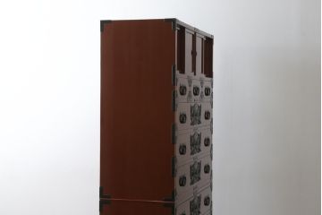 中古　美品　仙台民芸箪笥(仙台箪笥)　欅産業製　朱塗り　漆塗りの朱色に黒々とした金具が映える整理箪笥(朱色、収納箪笥、サイドチェスト、引き出し)(定価約150万円)(R-082855)