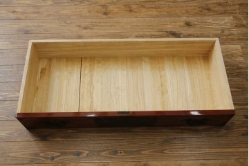 中古　美品　仙台民芸箪笥(仙台箪笥)　欅産業製　朱塗り　漆塗りの朱色に黒々とした金具が映える整理箪笥(朱色、収納箪笥、サイドチェスト、引き出し)(定価約150万円)(R-082855)