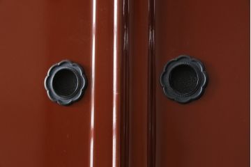 中古　美品　仙台民芸箪笥(仙台箪笥)　欅産業製　朱塗り　漆塗りの朱色に黒々とした金具が映える整理箪笥(朱色、収納箪笥、サイドチェスト、引き出し)(定価約150万円)(R-082855)