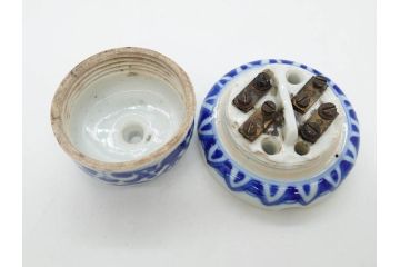 アンティーク　明治期　染付　唐草文　落ち着いた佇まいの碍子2点セット(電笠、電灯、照明器具、電材、陶器)(R-082856)