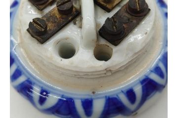アンティーク　明治期　染付　唐草文　落ち着いた佇まいの碍子2点セット(電笠、電灯、照明器具、電材、陶器)(R-082856)