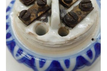 アンティーク　明治期　染付　唐草文　落ち着いた佇まいの碍子2点セット(電笠、電灯、照明器具、電材、陶器)(R-082856)