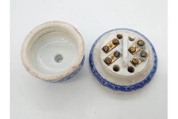 アンティーク　明治期　染付　唐草文　落ち着いた佇まいの碍子2点セット(電笠、電灯、照明器具、電材、陶器)(R-082856)