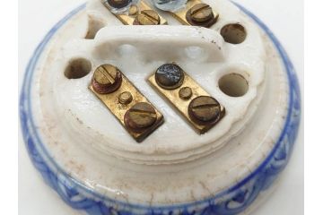 アンティーク　明治期　染付　唐草文　落ち着いた佇まいの碍子2点セット(電笠、電灯、照明器具、電材、陶器)(R-082856)
