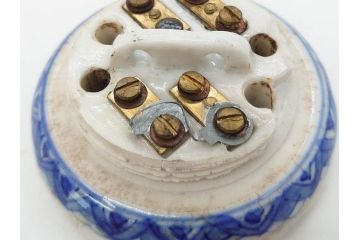 アンティーク　明治期　染付　唐草文　落ち着いた佇まいの碍子2点セット(電笠、電灯、照明器具、電材、陶器)(R-082856)