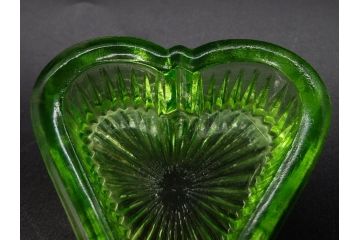 ウランガラス　ハート　花型　繊細で可愛らしいインク壺2点セット(インク壷、インク入れ、インキ、小物入れ、硝子)(R-082857)