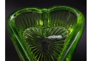 ウランガラス　ハート　花型　繊細で可愛らしいインク壺2点セット(インク壷、インク入れ、インキ、小物入れ、硝子)(R-082857)
