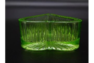 ウランガラス　ハート　花型　繊細で可愛らしいインク壺2点セット(インク壷、インク入れ、インキ、小物入れ、硝子)(R-082857)