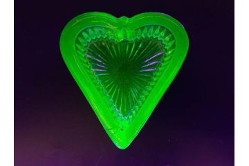 ウランガラス　ハート　花型　繊細で可愛らしいインク壺2点セット(インク壷、インク入れ、インキ、小物入れ、硝子)(R-082857)
