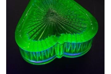 ウランガラス　ハート　花型　繊細で可愛らしいインク壺2点セット(インク壷、インク入れ、インキ、小物入れ、硝子)(R-082857)