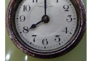 ジャンク品　戦前　当時物　ウランガラス　鶴巻時計店英工舎(EIKOSHA)　ゼンマイ式　空間に温かみをもたらす置時計(硝子、枕時計)(R-082858)