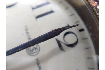 ジャンク品　戦前　当時物　ウランガラス　鶴巻時計店英工舎(EIKOSHA)　ゼンマイ式　空間に温かみをもたらす置時計(硝子、枕時計)(R-082858)