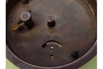 ジャンク品　戦前　当時物　ウランガラス　鶴巻時計店英工舎(EIKOSHA)　ゼンマイ式　空間に温かみをもたらす置時計(硝子、枕時計)(R-082858)