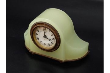 ジャンク品　戦前　当時物　ウランガラス　精工舎(SEIKOSHA・セイコー)　ゼンマイ式　8DAY(8日巻)　ノスタルジックな佇まいの置時計(硝子、枕時計)(R-082859)