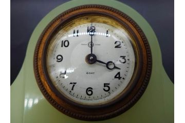 ジャンク品　戦前　当時物　ウランガラス　精工舎(SEIKOSHA・セイコー)　ゼンマイ式　8DAY(8日巻)　ノスタルジックな佇まいの置時計(硝子、枕時計)(R-082859)