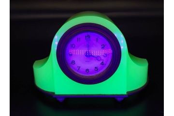 ジャンク品　戦前　当時物　ウランガラス　精工舎(SEIKOSHA・セイコー)　ゼンマイ式　8DAY(8日巻)　ノスタルジックな佇まいの置時計(硝子、枕時計)(R-082859)