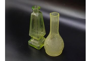 大正〜昭和初期　ウランガラス　バレリーナ　レトロな雰囲気漂うガラス瓶2点セット(一輪挿し、花瓶、花生、花入、花器、硝子、和ガラス)(R-082867)