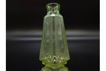 大正〜昭和初期　ウランガラス　バレリーナ　レトロな雰囲気漂うガラス瓶2点セット(一輪挿し、花瓶、花生、花入、花器、硝子、和ガラス)(R-082867)