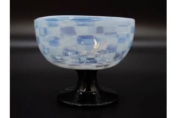 アンティーク　大正期　碗型　乳白市松模様　手作りの温かみを感じる氷コップ(グラス、硝子、和ガラス)(R-082871)