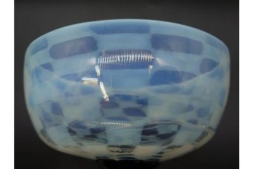 アンティーク　大正期　碗型　乳白市松模様　手作りの温かみを感じる氷コップ(グラス、硝子、和ガラス)(R-082871)
