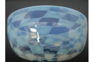 アンティーク　大正期　碗型　乳白市松模様　手作りの温かみを感じる氷コップ(グラス、硝子、和ガラス)(R-082871)