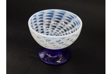 大正期　碗型　乳白　鱗文　青脚　レトロな味わい深い氷コップ(碗形、グラス、硝子、和ガラス)(R-082872)