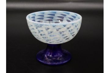 大正期　碗型　乳白　鱗文　青脚　レトロな味わい深い氷コップ(碗形、グラス、硝子、和ガラス)(R-082872)